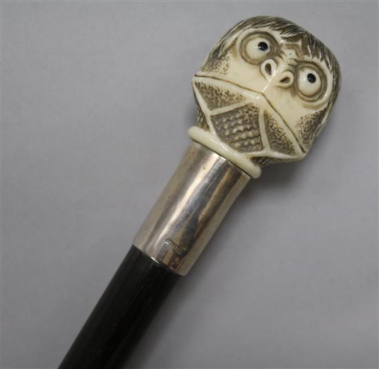 A Japanese ivory walking stick handle, early 20th century